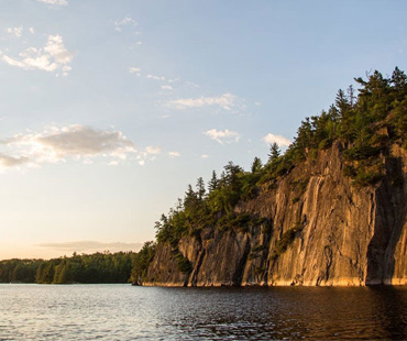 Voyageurs Thunderbird Rainey Tours